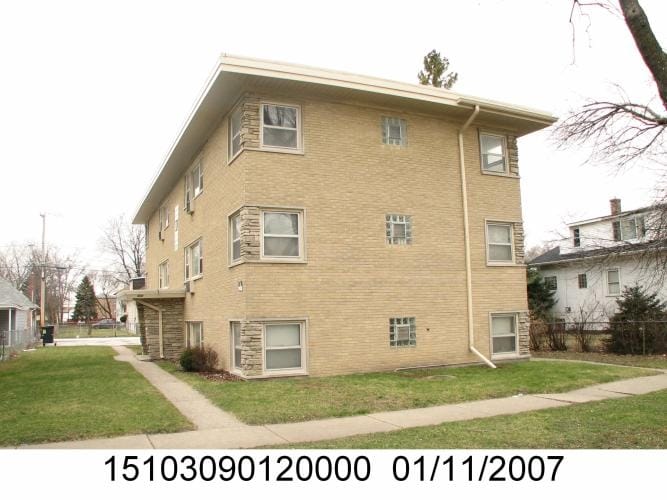 504 23rd Ave in Bellwood, IL - Foto de edificio