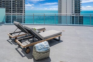 17550 Collins Ave in Sunny Isles Beach, FL - Building Photo