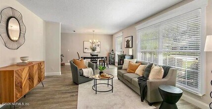 1819 W 12 Oaks Ln in Neptune Beach, FL - Building Photo - Building Photo