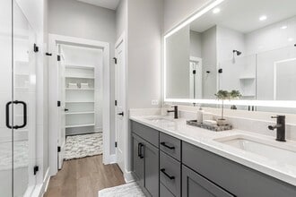 The Henry at Harms Woods in Skokie, IL - Building Photo - Building Photo