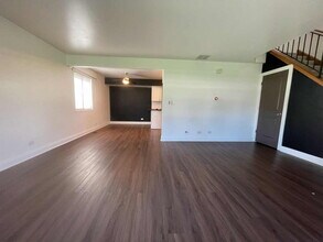 211 E Oneida Ave in Bartlett, IL - Building Photo - Building Photo