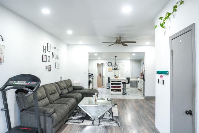 134 Broadway in Jersey City, NJ - Foto de edificio - Building Photo