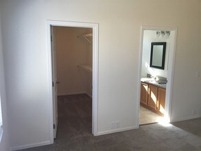 9946 Helena St in Commerce City, CO - Building Photo - Building Photo