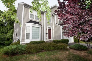 616 Rainier Rd in Charlottesville, VA - Building Photo