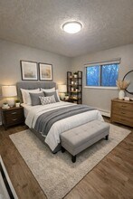 10682 E Holly Rd in Springfield Township, MI - Foto de edificio - Building Photo