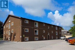 86 Curtis St in Essa, ON - Building Photo