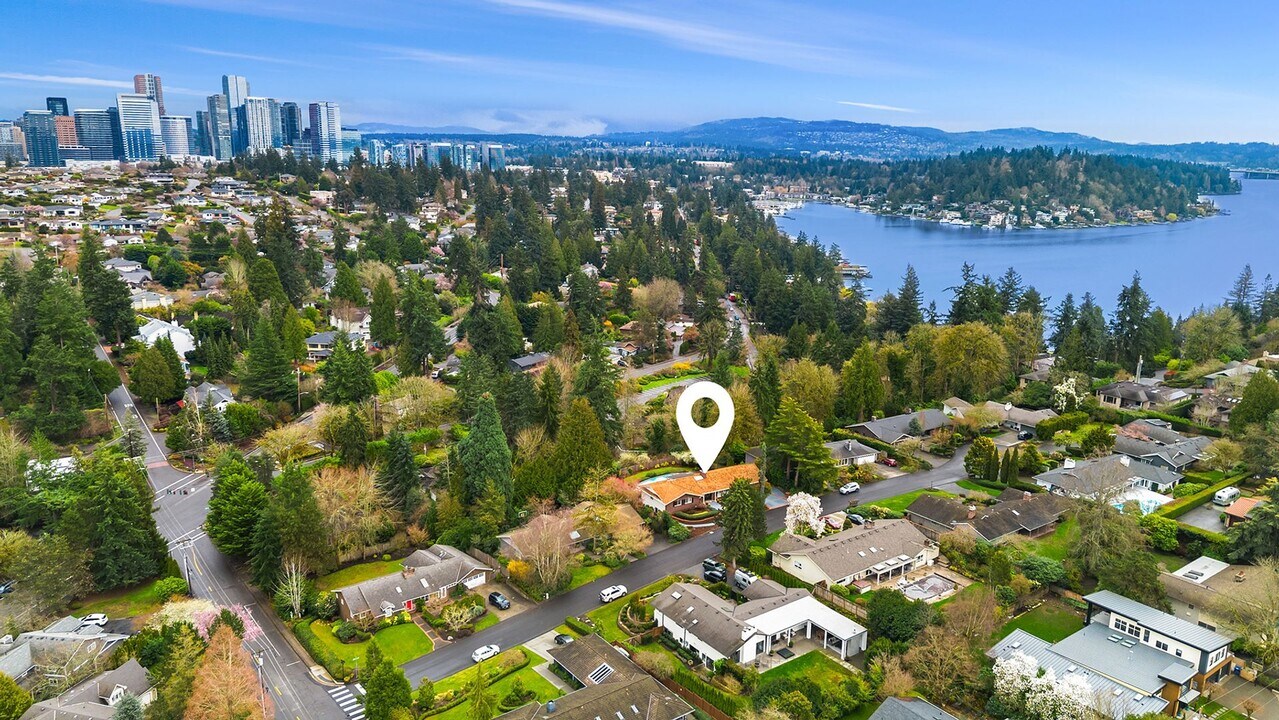 934 88th Ave NE in Medina, WA - Building Photo