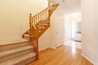 75 Rockgarden Trail in Brampton, ON - Building Photo - Building Photo