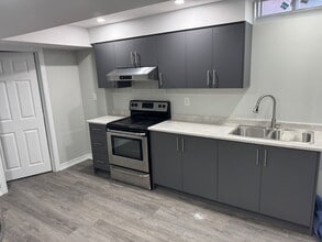 9 Bryony Rd in Brampton, ON - Building Photo - Building Photo
