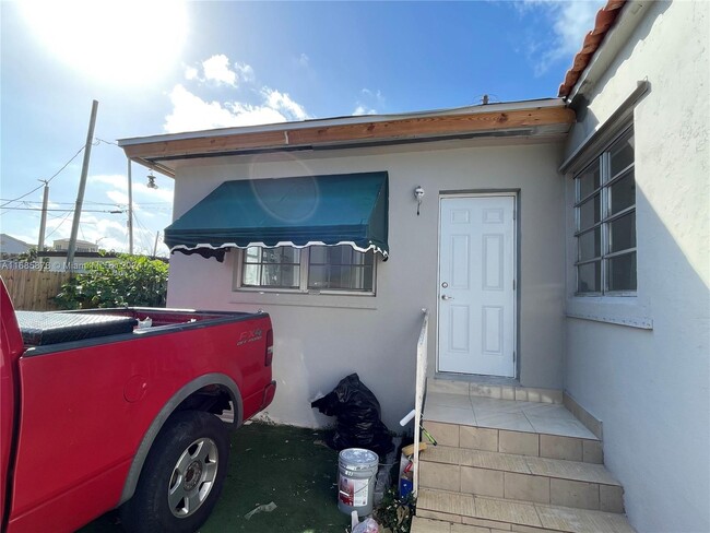 2380 NW Flagler Terrace in Miami, FL - Building Photo - Building Photo