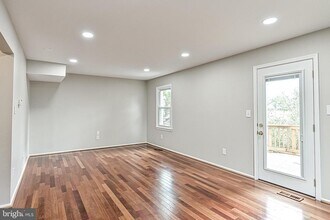 5572 Kendrick Ln in Burke, VA - Building Photo - Building Photo