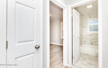 204 W Warfield St in Elizabethtown, KY - Building Photo - Building Photo