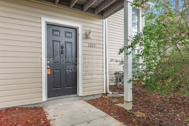 1305 Augusta Dr in Marietta, GA - Building Photo - Building Photo