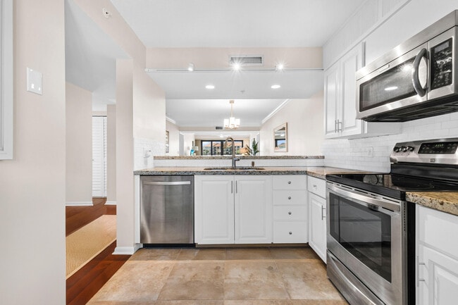 1501 Marina Isle Way in Jupiter, FL - Foto de edificio - Building Photo