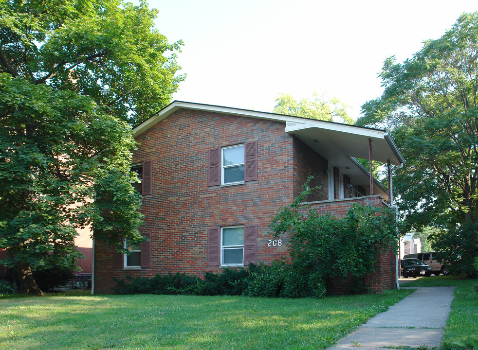 208 King Ave in Columbus, OH - Building Photo