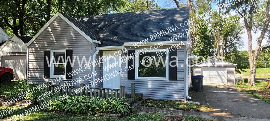 7002 SW 15th St in Des Moines, IA - Building Photo