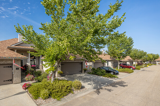 Silver Oaks I in Sherwood Park, AB - Building Photo - Building Photo