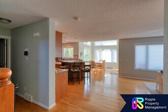 75 Cougarstone Way SW in Calgary, AB - Building Photo - Building Photo