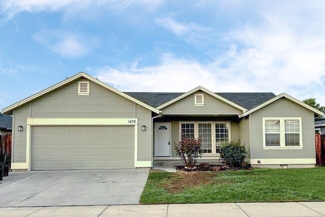 property at 1435 N Inez Pl