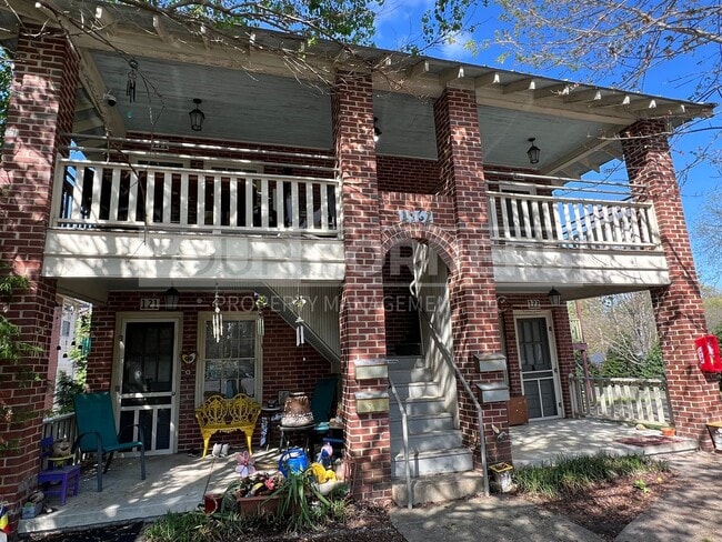 property at 1462 N Cherry St