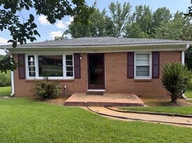 324 Lake Orange Rd in Hillsborough, NC - Building Photo