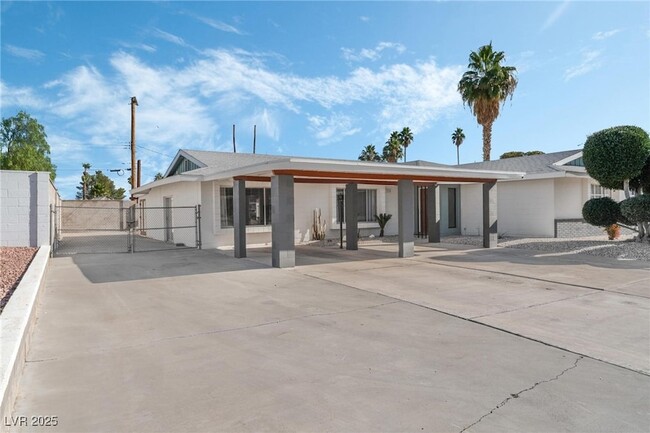 3234 Camel Back Dr in Las Vegas, NV - Building Photo - Building Photo