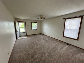 219b-219 Robb Ave in Jackson Center, OH - Building Photo - Building Photo