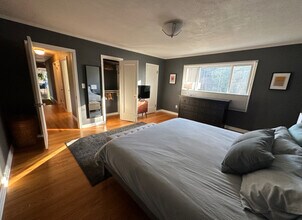 605 SW Moss St in Portland, OR - Building Photo - Building Photo