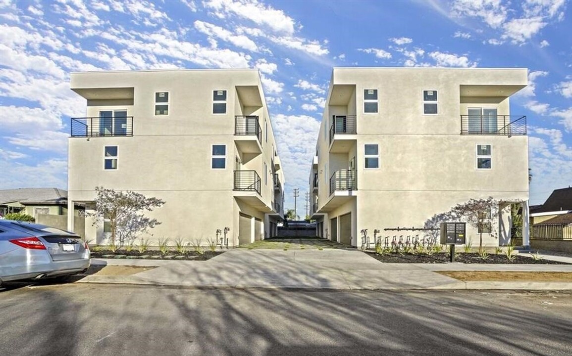 Craner- New Apartment Homes in North Hollywood, CA - Building Photo