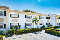 Myerlee Square in Ft. Myers, FL - Foto de edificio - Building Photo