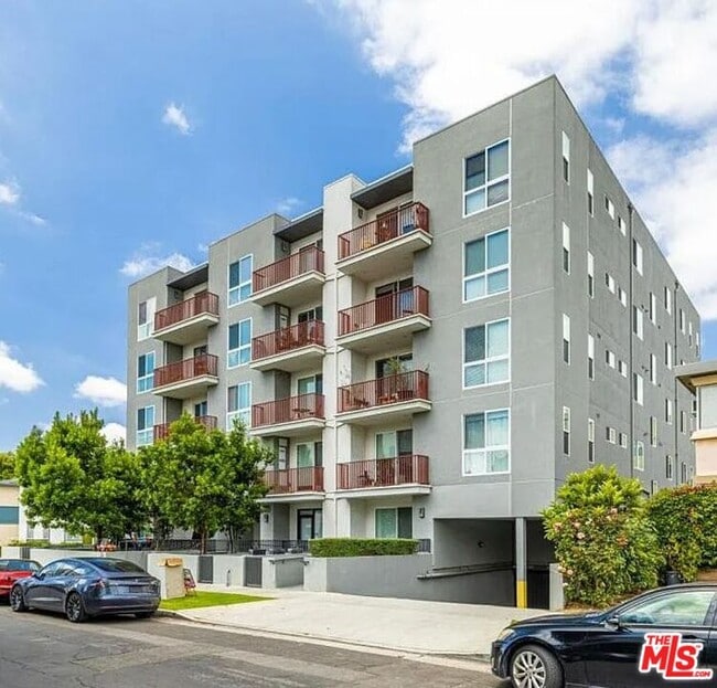 property at 1215 S Bedford St