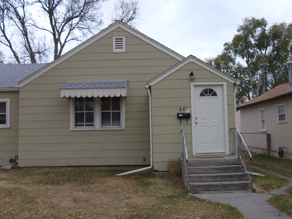 601 E 6th St in Laurel, MT - Building Photo