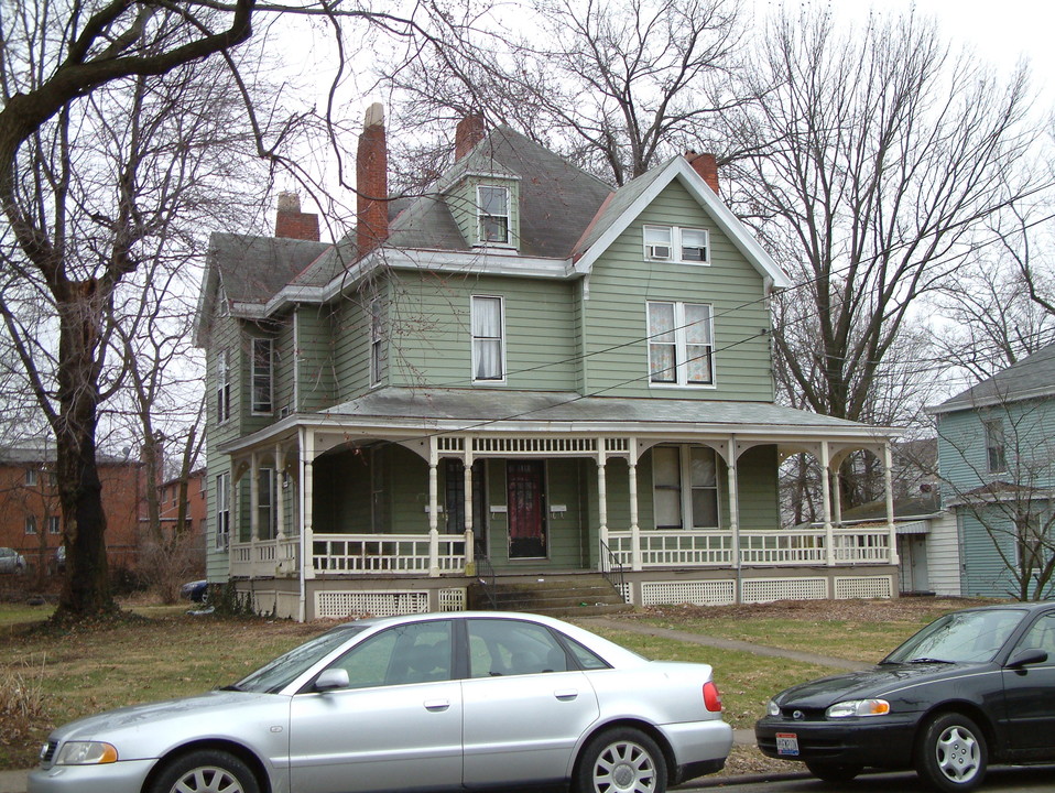 1939 Cleneay Ave in Norwood, OH - Foto de edificio