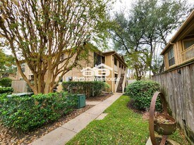 1311 Antoine Dr in Houston, TX - Building Photo