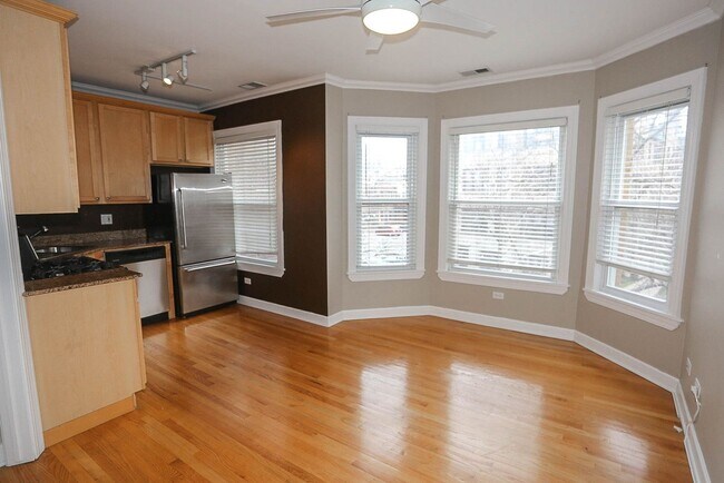 628 W Roscoe St, Unit 2S in Chicago, IL - Building Photo - Building Photo