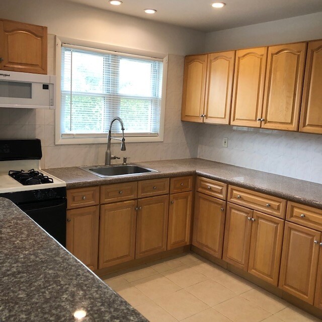 57 Forrest St, Unit 3BR specious apartment with garage in Metuchen, NJ - Building Photo