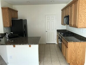 9529 Van Halen Ln in Las Vegas, NV - Building Photo - Building Photo