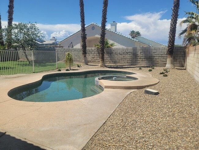 67240 Garbino Rd in Cathedral City, CA - Building Photo - Building Photo