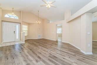 28246 Tall Grass Dr in Zephyrhills, FL - Foto de edificio - Building Photo