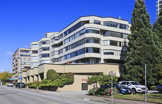 White Rock Square in White Rock, BC - Building Photo - Building Photo