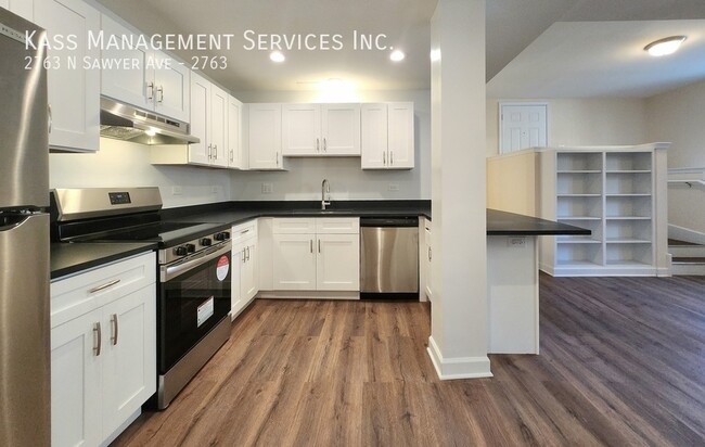 2763 N Sawyer Ave in Chicago, IL - Building Photo - Building Photo