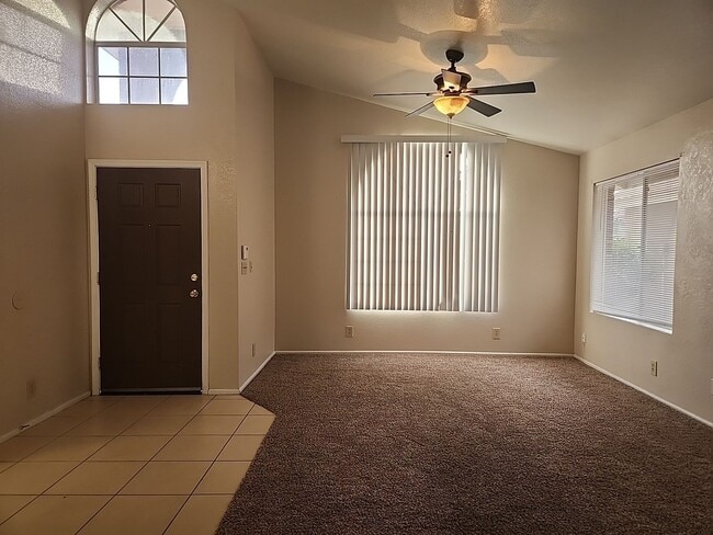 250 N Westport Dr in Gilbert, AZ - Building Photo - Building Photo