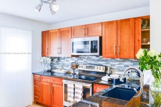 445 NE 195th St, Unit 430 in Miami, FL - Building Photo - Building Photo
