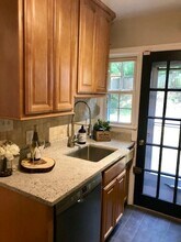 5867 Edgehill Dr in Alexandria, VA - Building Photo - Building Photo
