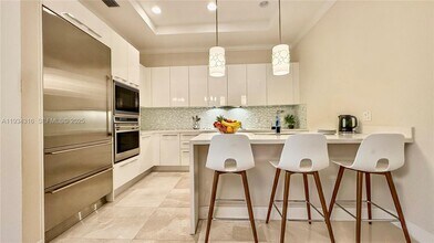 8351 NW 51st Terrace in Doral, FL - Building Photo - Building Photo