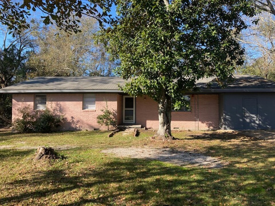 12113 Vada Dr in Gulfport, MS - Building Photo