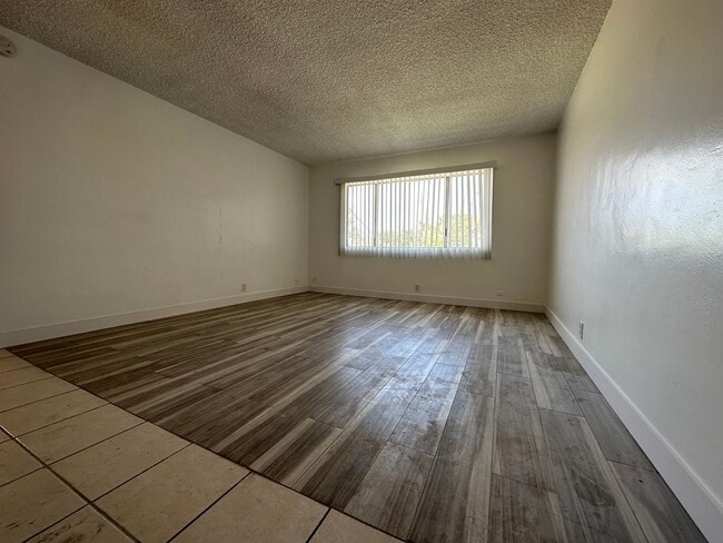3920-3932 Christmas Tree Ln in Bakersfield, CA - Building Photo - Building Photo