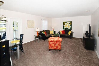 204 Pompano Dr SE in St. Petersburg, FL - Building Photo - Building Photo