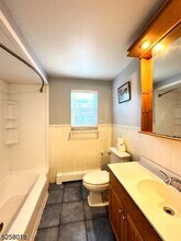 197 N Beverwyck Rd in Parsippany Troy Hills, NJ - Building Photo - Building Photo