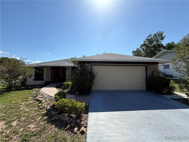 property at 3632 N Honeylocust Dr